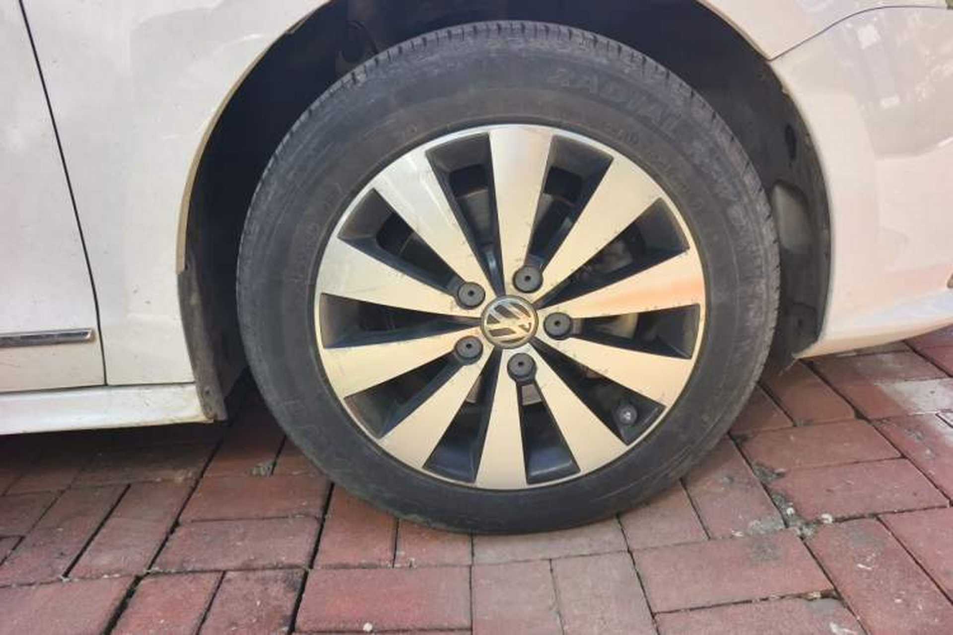 Used Volkswagen Sagitar 2017 230TSI Automatic Comfort Version Right Front Wheel Hub
