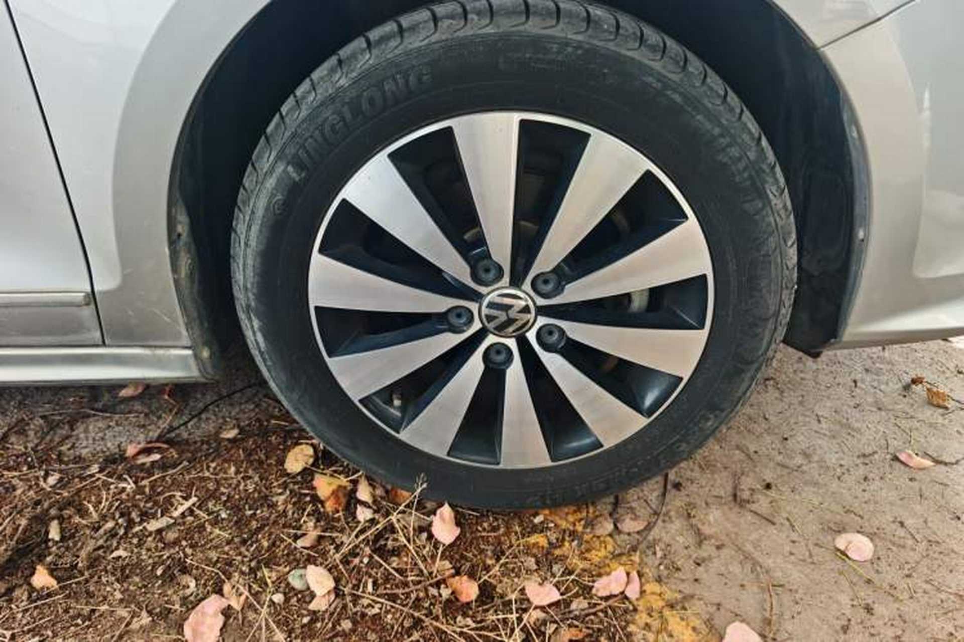 Used Volkswagen Sagitar 2017 1.6L Automatic Comfort Model Right Front Wheel Hub