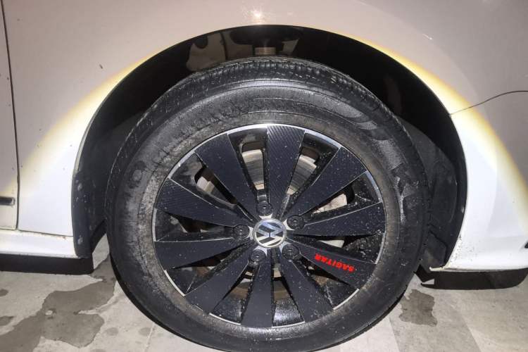 Used Volkswagen Sagitar 2017 230TSI Automatic Comfort Version Right Front Wheel Hub