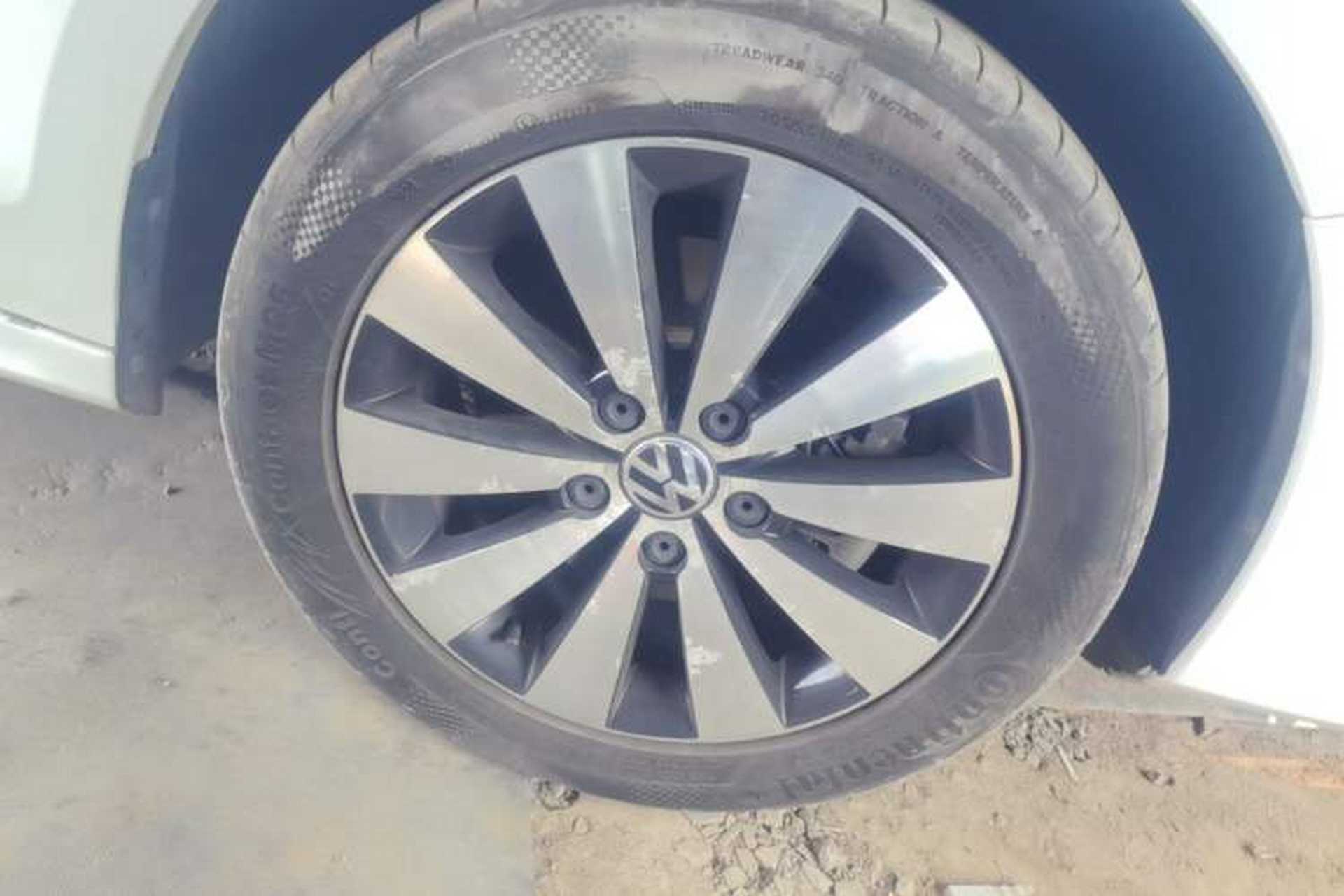 Used Volkswagen Sagitar 2017 230TSI Automatic Comfort Version Right Front Wheel Hub
