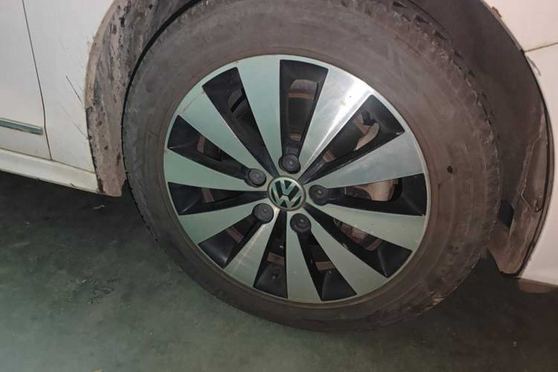 Used Volkswagen Sagitar 2017 230TSI Automatic Comfort Version Right Front Wheel Hub