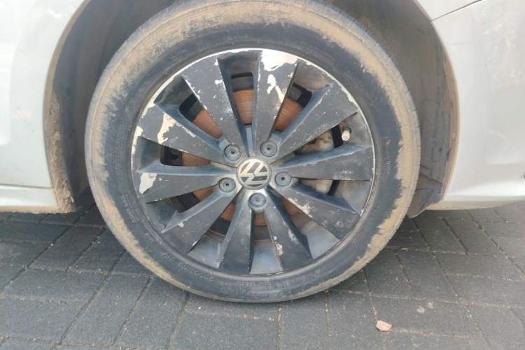 Used Volkswagen Sagitar 2017 230TSI Automatic Comfort Version Right Front Wheel Hub