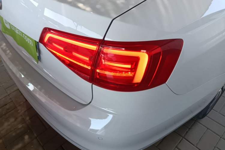 Used Volkswagen Sagitar 2017 230TSI Automatic Comfort Version Right Rear Taillight
