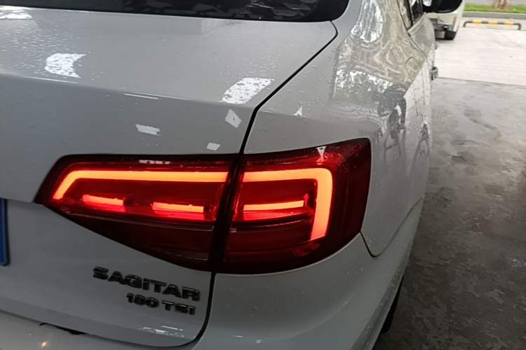 Used Volkswagen Sagitar 2017 180TSI Automatic Luxury Edition Right Rear Taillight