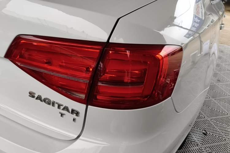 Used Volkswagen Sagitar 2017 180TSI Automatic Leading Model Right Rear Taillight