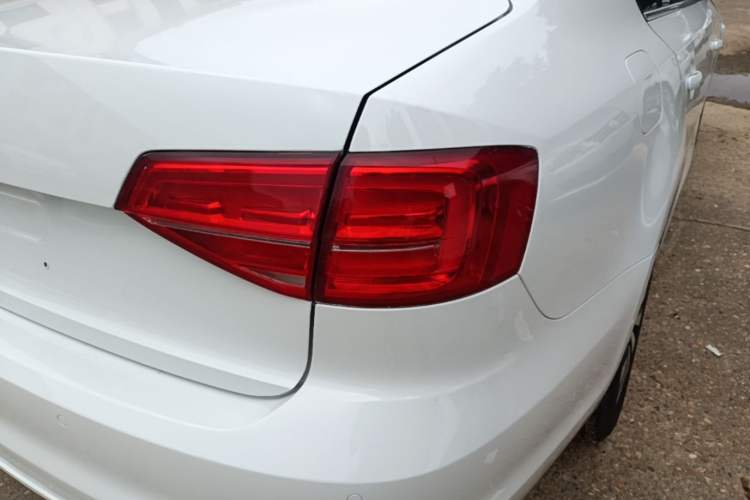 Used Volkswagen Sagitar 2017 1.6L Automatic Comfort Model Right Rear Taillight