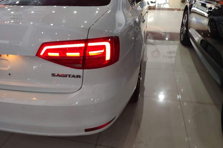 Used Volkswagen Sagitar 2017 1.6L Automatic Comfort Model Right Rear Taillight