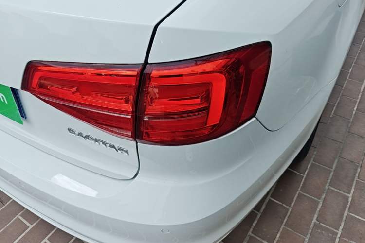 Used Volkswagen Sagitar 2017 1.6L Manual Comfort Model Right Rear Taillight