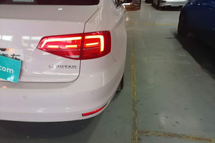 Used Volkswagen Sagitar 2017 1.6L Automatic Comfort Model Right Rear Taillight