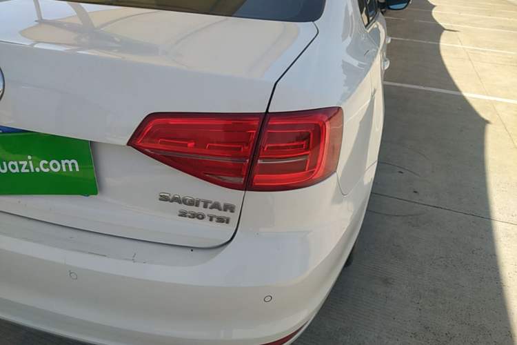 Used Volkswagen Sagitar 2017 230TSI Automatic Luxury Edition Right Rear Taillight