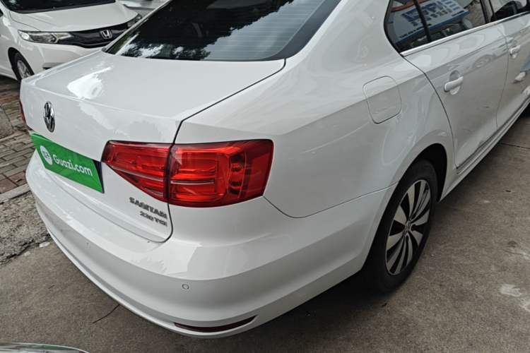 Used Volkswagen Sagitar 2017 230TSI Automatic Comfort Version Right Rear Taillight