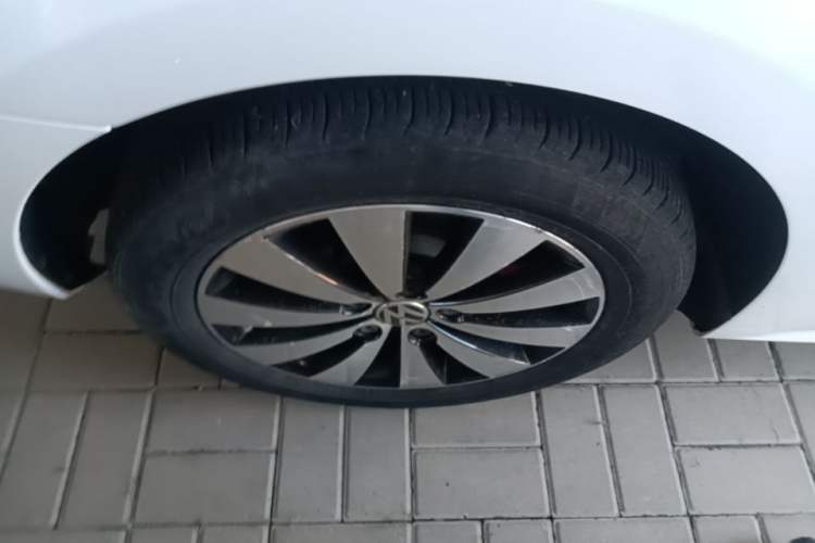 Used Volkswagen Sagitar 2017 230TSI Automatic Comfort Version Right Rear Wheel Hub