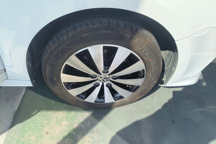 Used Volkswagen Sagitar 2017 1.6L Automatic Comfort Model Right Rear Wheel Hub