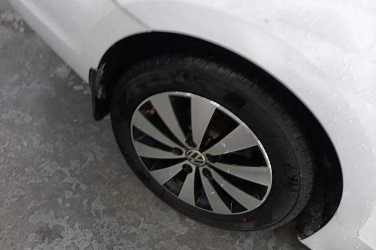Used Volkswagen Sagitar 2017 180TSI Automatic Luxury Edition Right Rear Wheel Hub