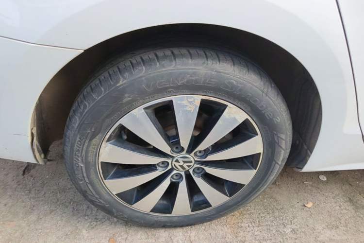 Used Volkswagen Sagitar 2017 1.6L Automatic Comfort Model Right Rear Wheel Hub