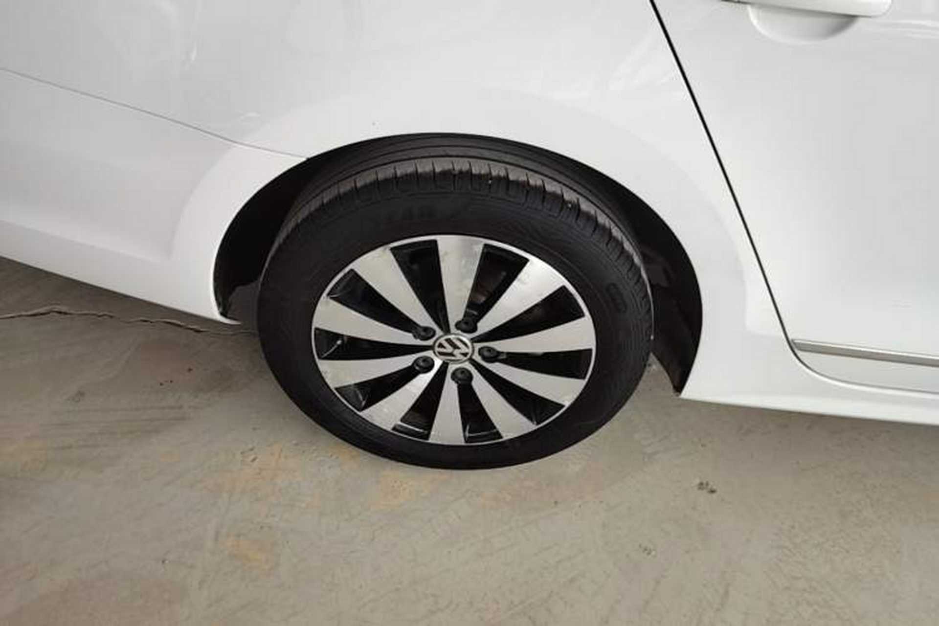 Used Volkswagen Sagitar 2017 230TSI Automatic Comfort Version Right Rear Wheel Hub