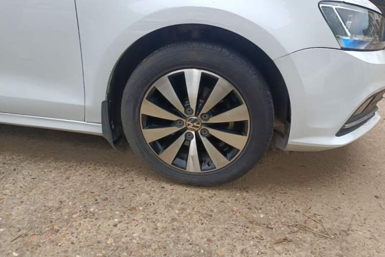 Used Volkswagen Sagitar 2017 1.6L Automatic Comfort Model Right Rear Wheel Hub