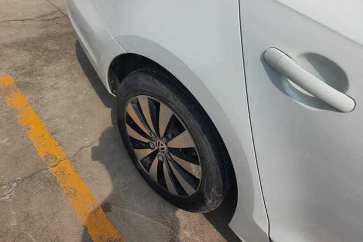 Used Volkswagen Sagitar 2017 1.6L Automatic Comfort Model Right Rear Wheel Hub