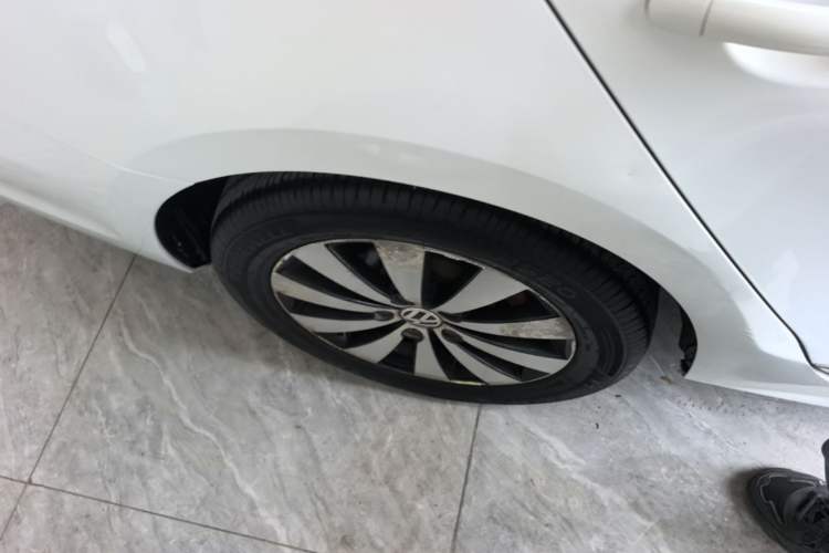 Used Volkswagen Sagitar 2017 230TSI Automatic Comfort Version Right Rear Wheel Hub