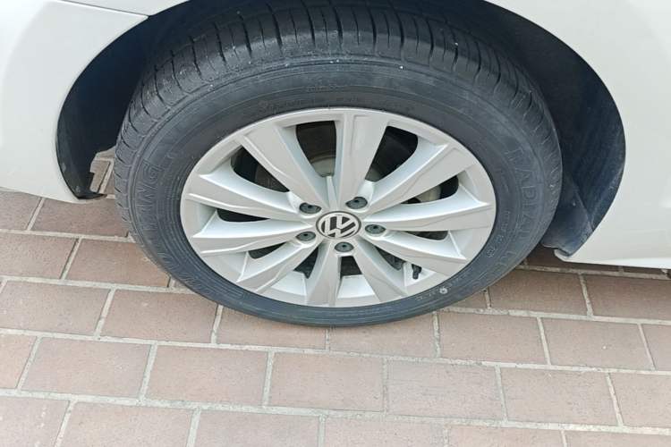 Used Volkswagen Sagitar 2017 1.6L Manual Comfort Model Right Rear Wheel Hub