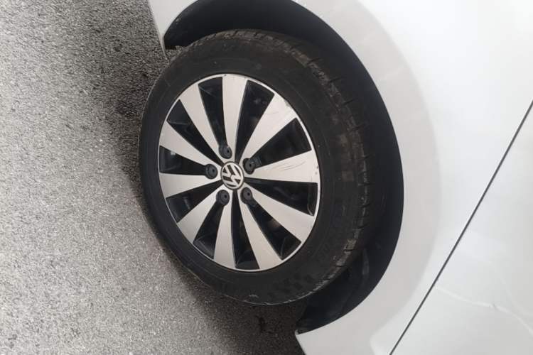 Used Volkswagen Sagitar 2017 230TSI Automatic Comfort Version Right Rear Wheel Hub
