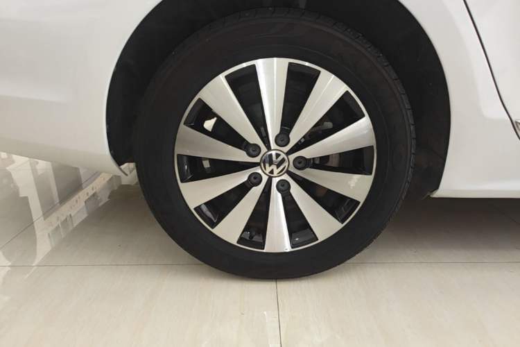 Used Volkswagen Sagitar 2017 230TSI Automatic Comfort Version Right Rear Wheel Hub