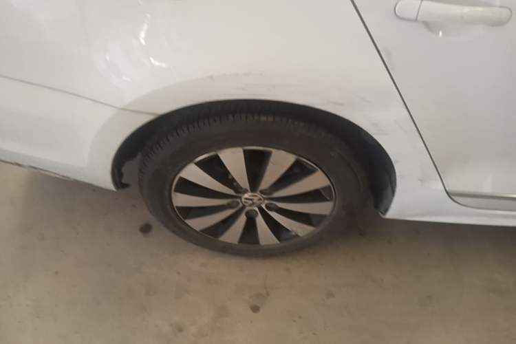 Used Volkswagen Sagitar 2017 180TSI Automatic Luxury Edition Right Rear Wheel Hub