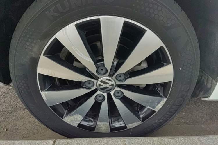 Used Volkswagen Sagitar 2017 230TSI Automatic Comfort Version Right Rear Wheel Hub