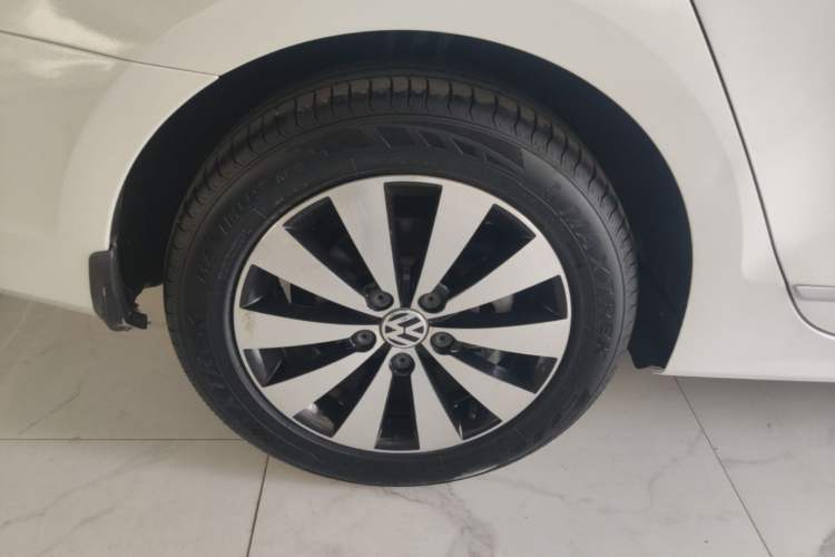 Used Volkswagen Sagitar 2017 230TSI Automatic Comfort Version Right Rear Wheel Hub
