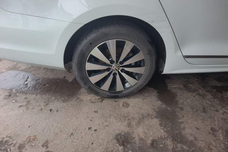 Used Volkswagen Sagitar 2017 1.6L Automatic Comfort Model Right Rear Wheel Hub