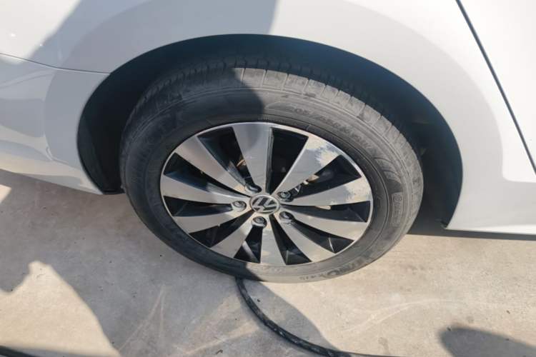 Used Volkswagen Sagitar 2017 230TSI Automatic Comfort Version Right Rear Wheel Hub