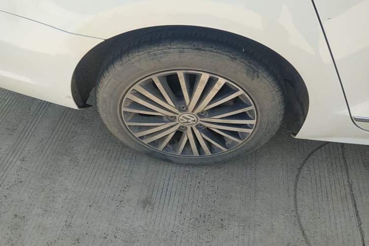 Used Volkswagen Sagitar 2017 230TSI Automatic Luxury Edition Right Rear Wheel Hub