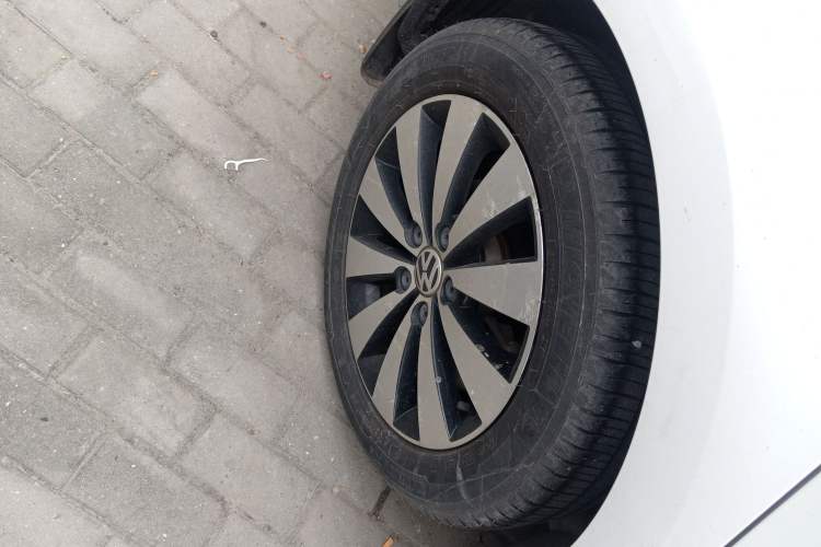Used Volkswagen Sagitar 2017 1.6L Automatic Comfort Model Right Rear Wheel Hub