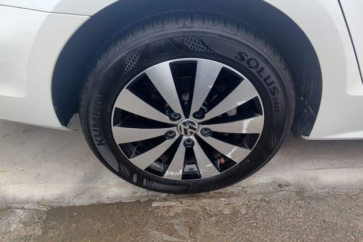 Used Volkswagen Sagitar 2017 230TSI Automatic Comfort Version Right Rear Wheel Hub