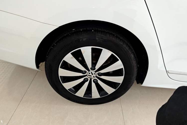 Used Volkswagen Sagitar 2017 1.6L Automatic Comfort Model Right Rear Wheel Hub