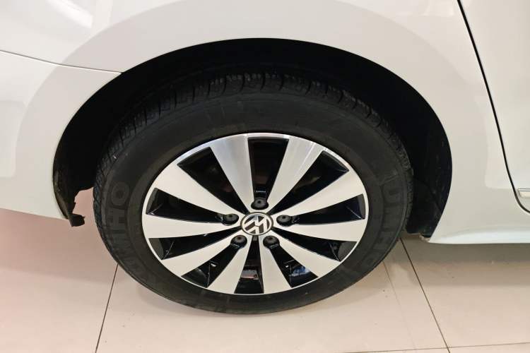 Used Volkswagen Sagitar 2017 230TSI Automatic Comfort Version Right Rear Wheel Hub