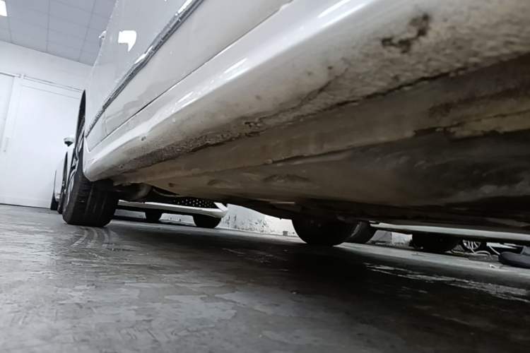 Used Volkswagen Sagitar 2017 180TSI Automatic Luxury Edition Right Side Sill