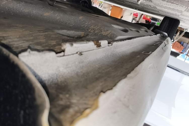 Used Volkswagen Sagitar 2017 180TSI Automatic Leading Model Right Side Sill