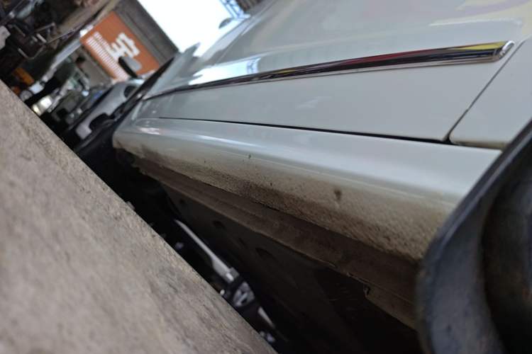 Used Volkswagen Sagitar 2017 230TSI Automatic Comfort Version Right Side Sill