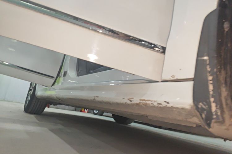 Used Volkswagen Sagitar 2017 180TSI Automatic Luxury Edition Right Side Sill