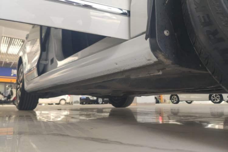 Used Volkswagen Sagitar 2017 230TSI Automatic Comfort Version Right Side Sill