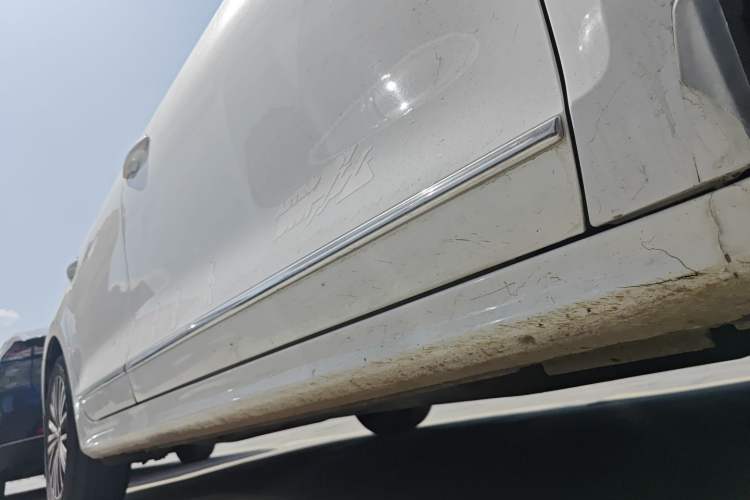 Used Volkswagen Sagitar 2017 230TSI Automatic Luxury Edition Right Side Sill