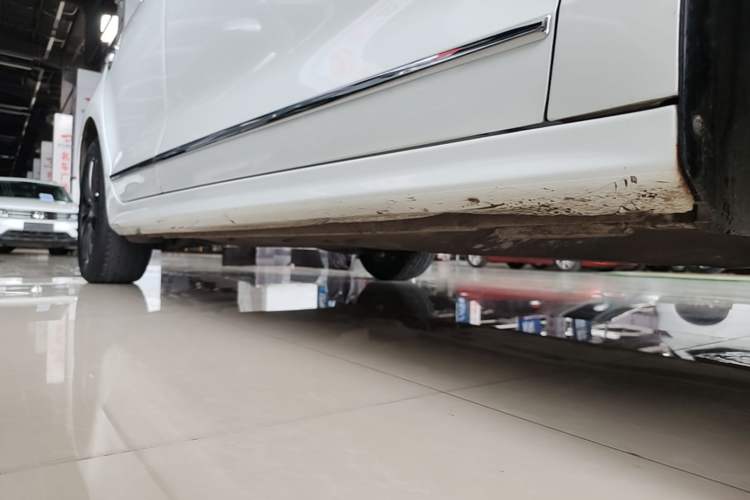 Used Volkswagen Sagitar 2017 230TSI Automatic Comfort Version Right Side Sill