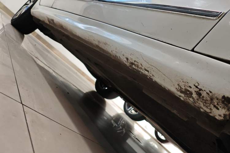 Used Volkswagen Sagitar 2017 230TSI Automatic Comfort Version Right Side Sill