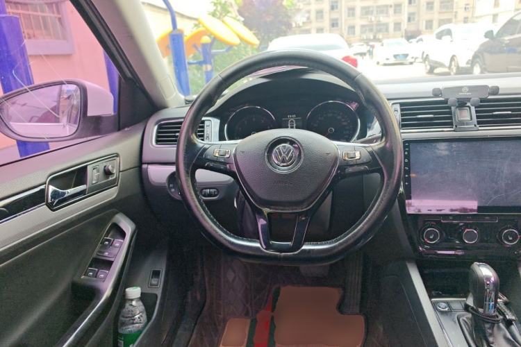 Used Volkswagen Sagitar 2017 180TSI Automatic Luxury Edition Steering Wheel