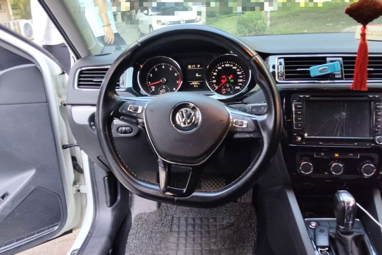 Used Volkswagen Sagitar 2017 230TSI Automatic Comfort Version Steering Wheel