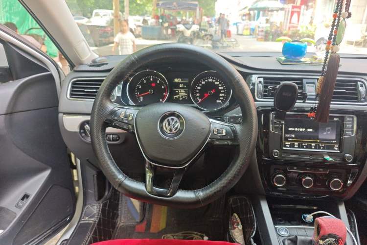 Used Volkswagen Sagitar 2017 1.6L Manual Comfort Model Steering Wheel