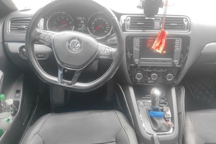 Used Volkswagen Sagitar 2017 1.6L Automatic Comfort Model Steering Wheel