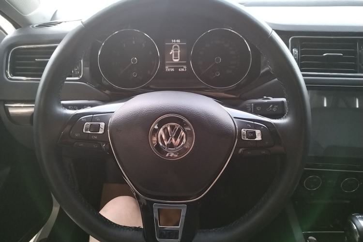 Used Volkswagen Sagitar 2017 230TSI Automatic Luxury Edition Steering Wheel