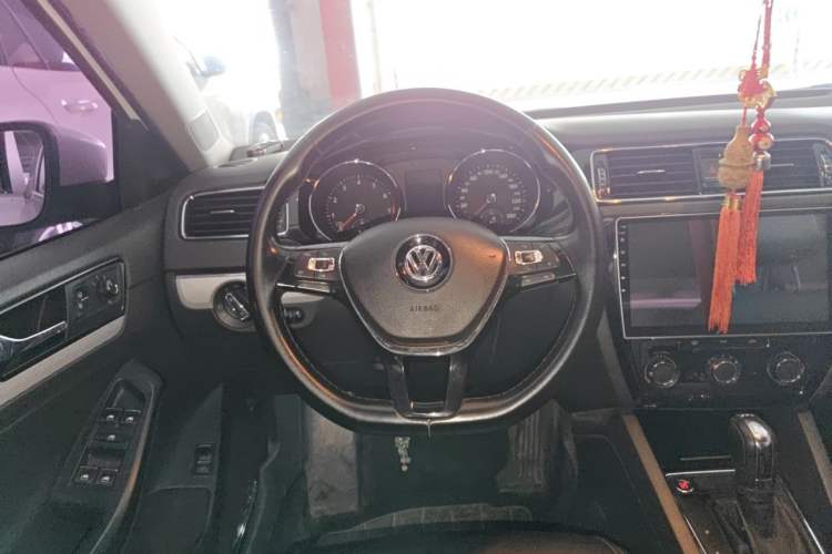 Used Volkswagen Sagitar 2017 230TSI Automatic Comfort Version Steering Wheel